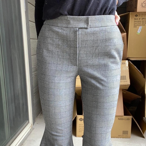 Cropped Bell Bottom Dress Pants - Picture 4 of 4